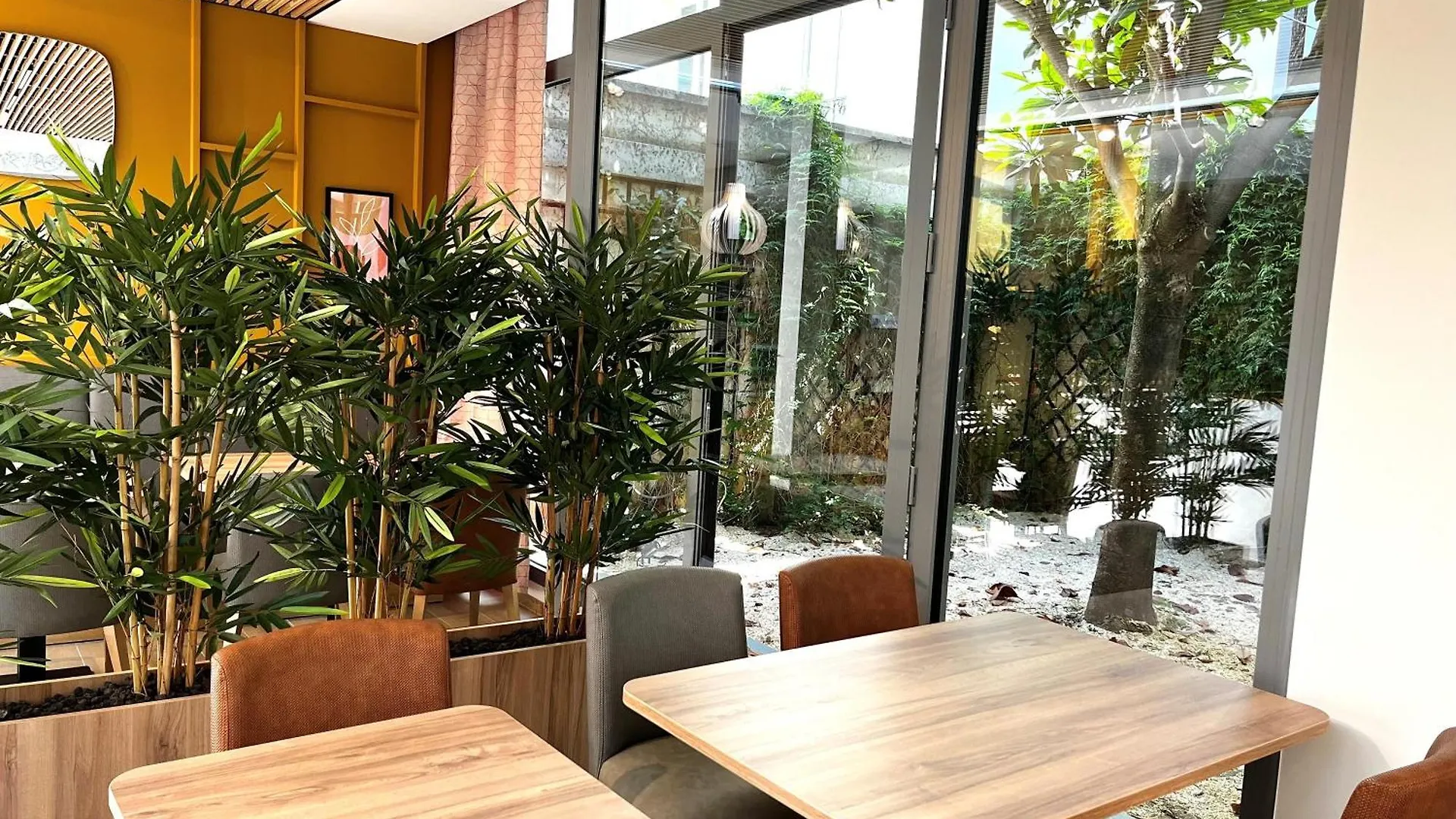 Hotellerie L'enclos Rey 酒店 *